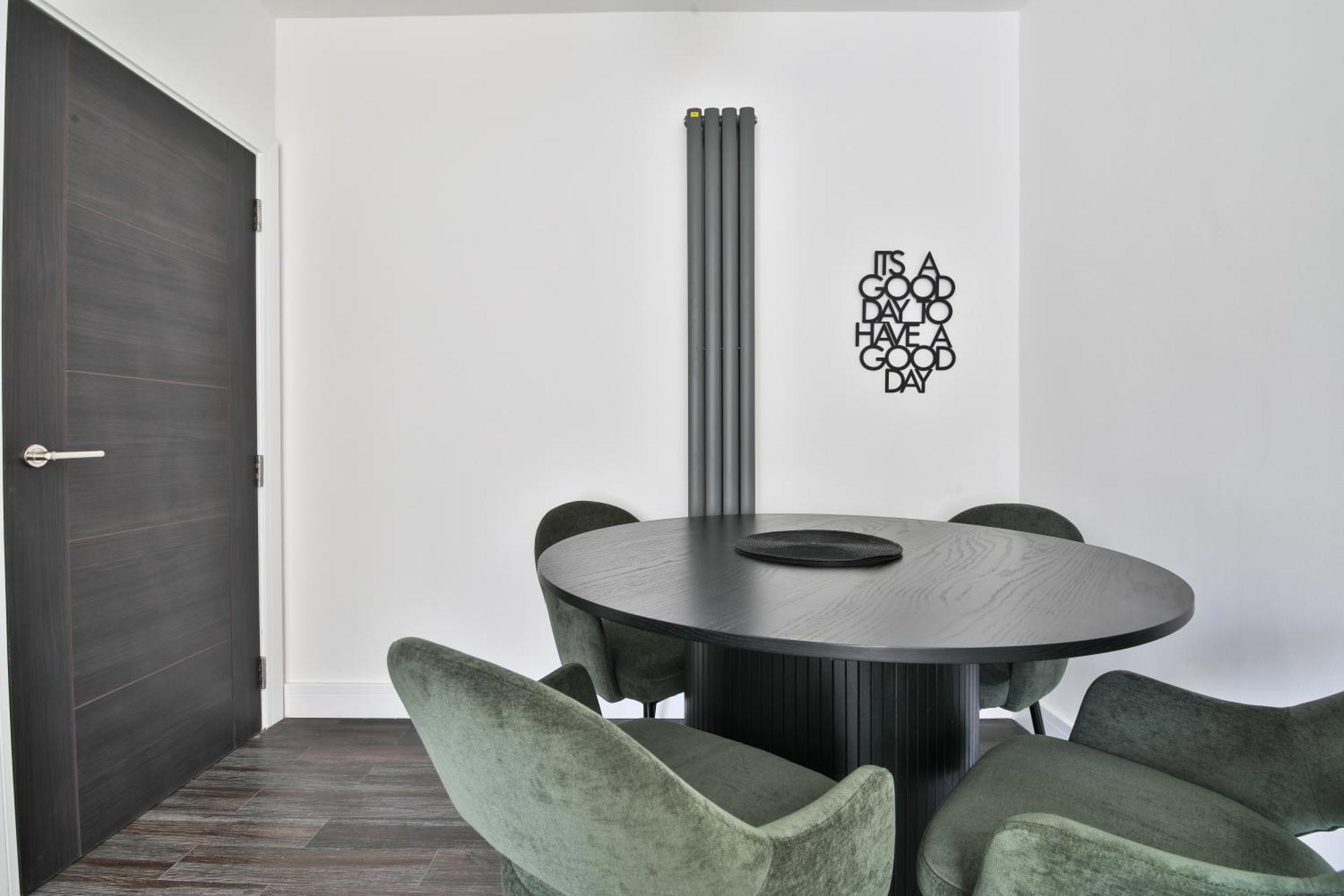 Apartment Amber Vista 2 Bedroom Apartments- Supermarket, Coffee Shop, Restaurants & Parking Below