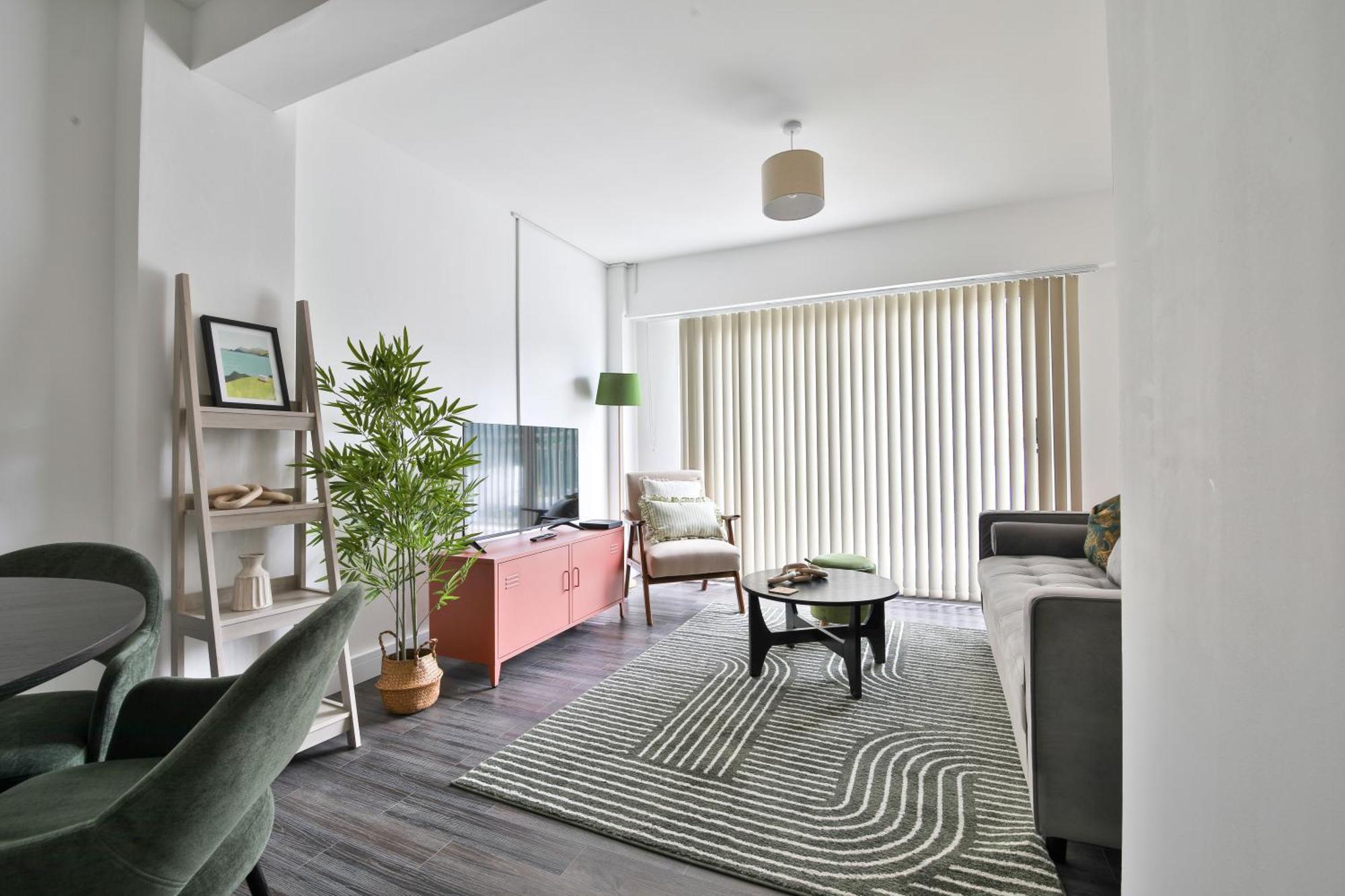 Amber Vista 2 Bedroom Apartments- Supermarket, Coffee Shop, Restaurants & Parking Below