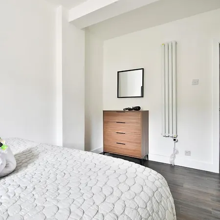 Amber Vista 2 Bedroom Apartments- Supermarket, Coffee Shop, Restaurants & Parking Below Cardiff Exterior photo