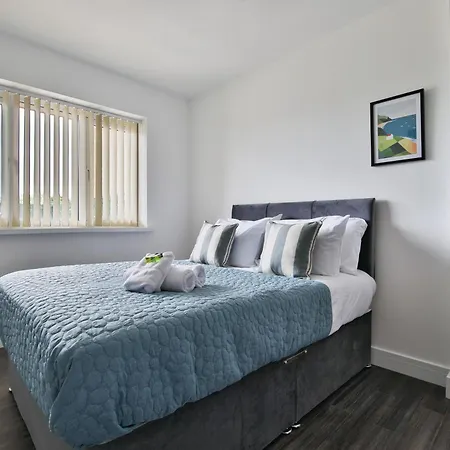 Amber Vista 2 Bedroom Apartments- Supermarket, Coffee Shop, Restaurants & Parking Below Cardiff Exterior photo