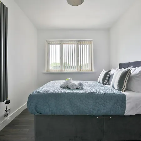 Amber Vista 2 Bedroom Apartments- Supermarket, Coffee Shop, Restaurants & Parking Below Cardiff Exterior photo
