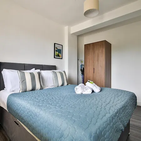 Amber Vista 2 Bedroom Apartments- Supermarket, Coffee Shop, Restaurants & Parking Below Cardiff Exterior photo