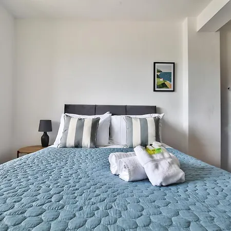 Amber Vista 2 Bedroom Apartments- Supermarket, Coffee Shop, Restaurants & Parking Below Cardiff Exterior photo