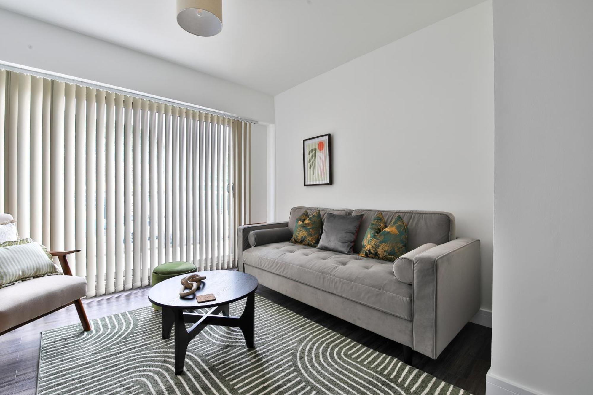 Amber Vista 2 Bedroom Apartments- Supermarket, Coffee Shop, Restaurants & Parking Below *