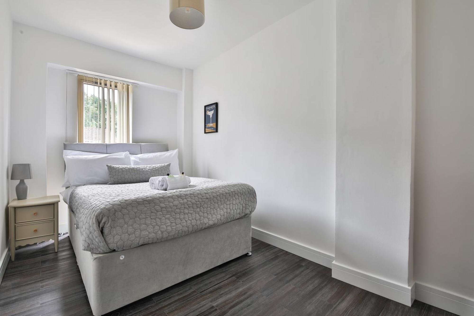 Amber Vista 2 Bedroom Apartments- Supermarket, Coffee Shop, Restaurants & Parking Below Apartment Cardiff