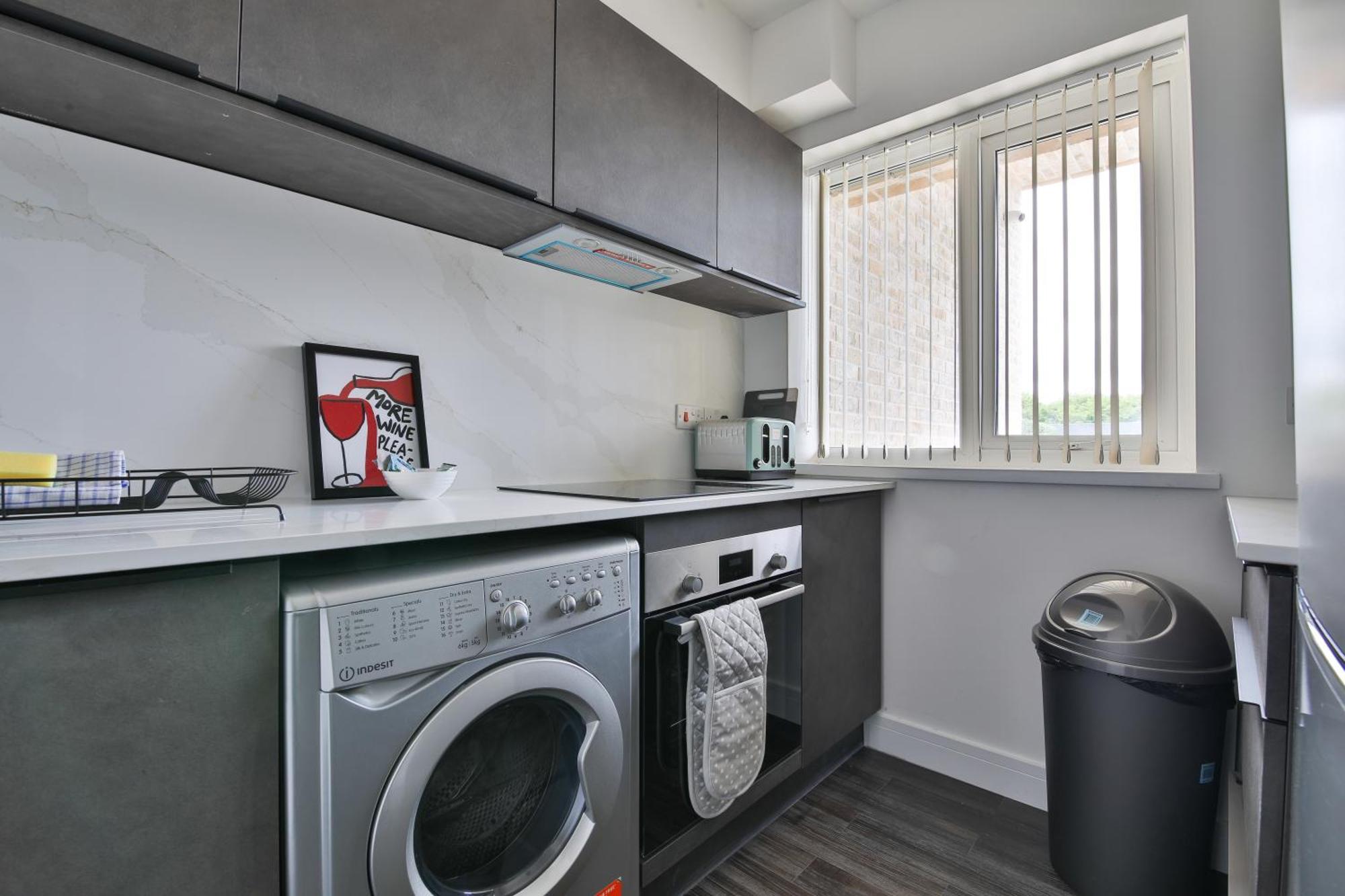 Apartment Amber Vista 2 Bedroom Apartments- Supermarket, Coffee Shop, Restaurants & Parking Below *